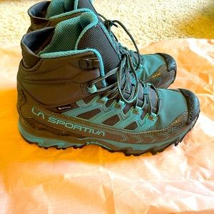 NWOT- La Sportiva Ultra Raptor II